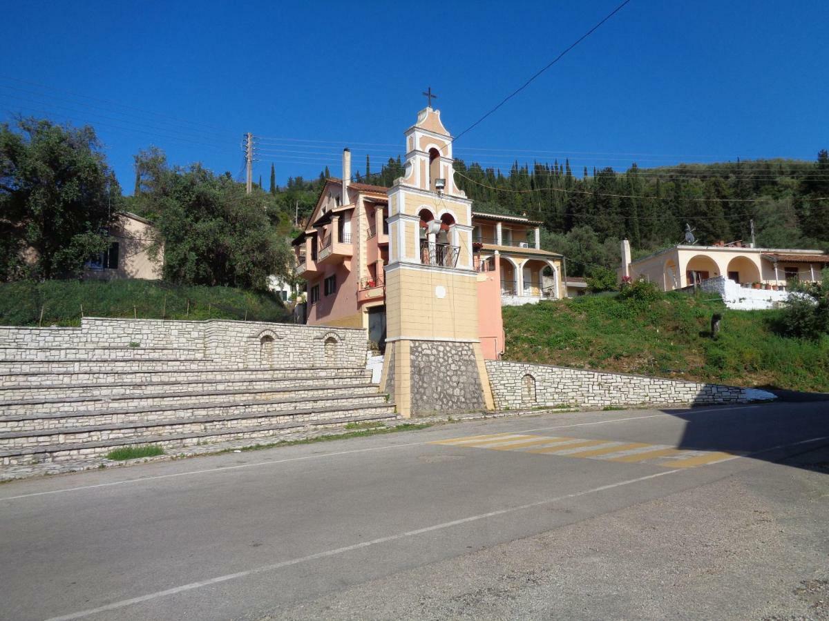Harry'S Retreat Konuk evi Klimatia Dış mekan fotoğraf